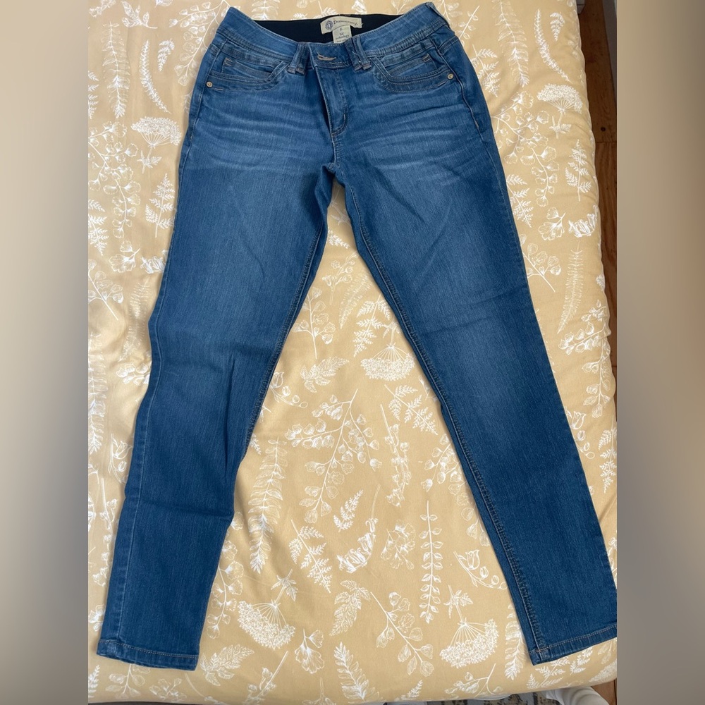 Democracy Non Distressed Jeans Size 6